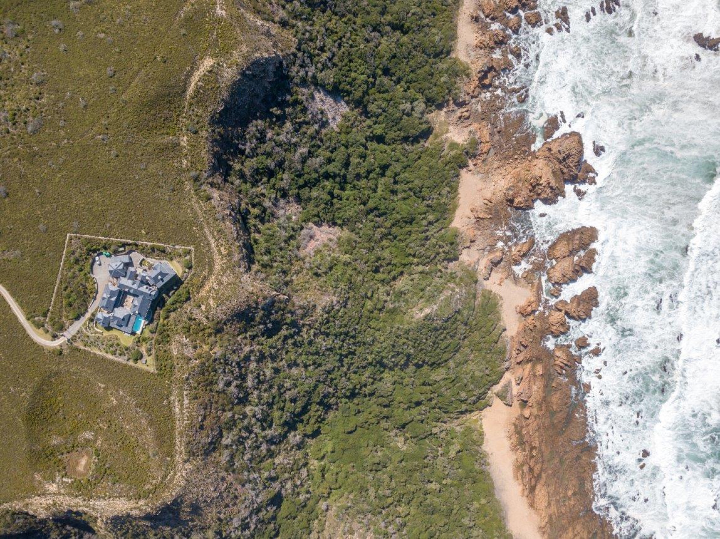 Cliffside Residence — photo 4